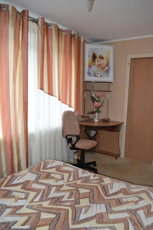 Roses Apartment In The City Center チェルニーヒウ 部屋 写真